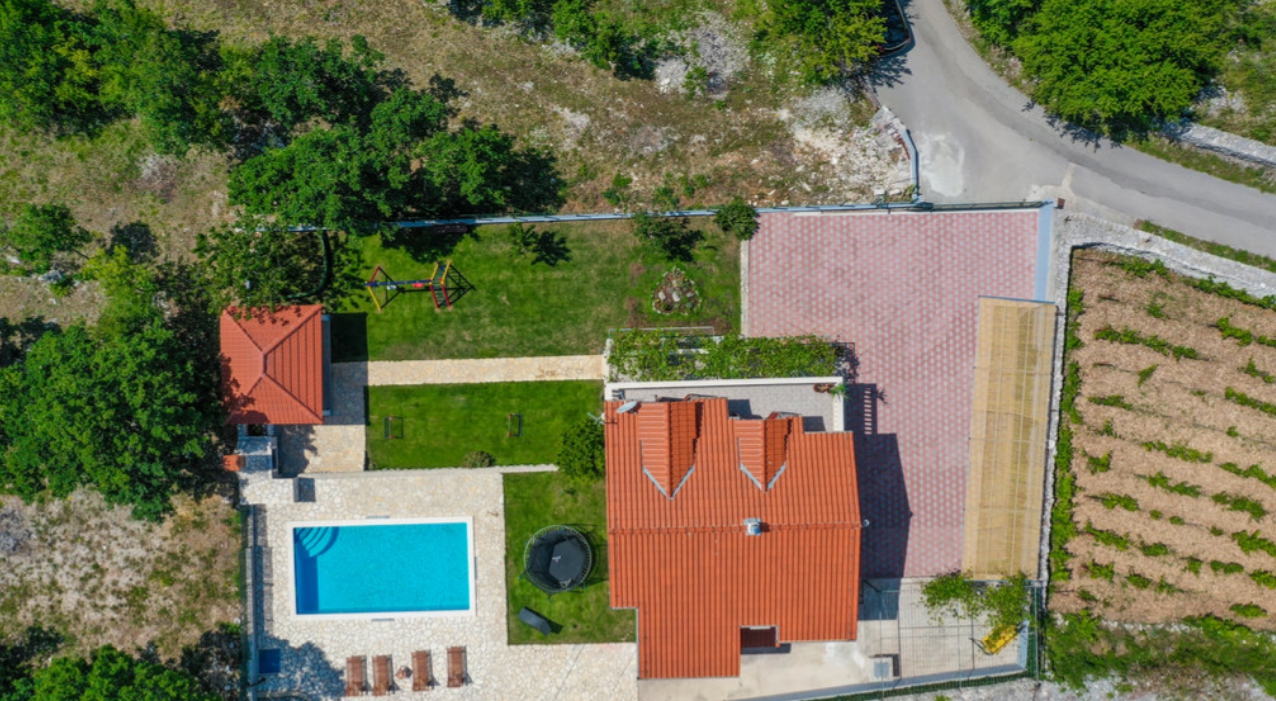 Villa Škobalj - widok z lotu ptaka